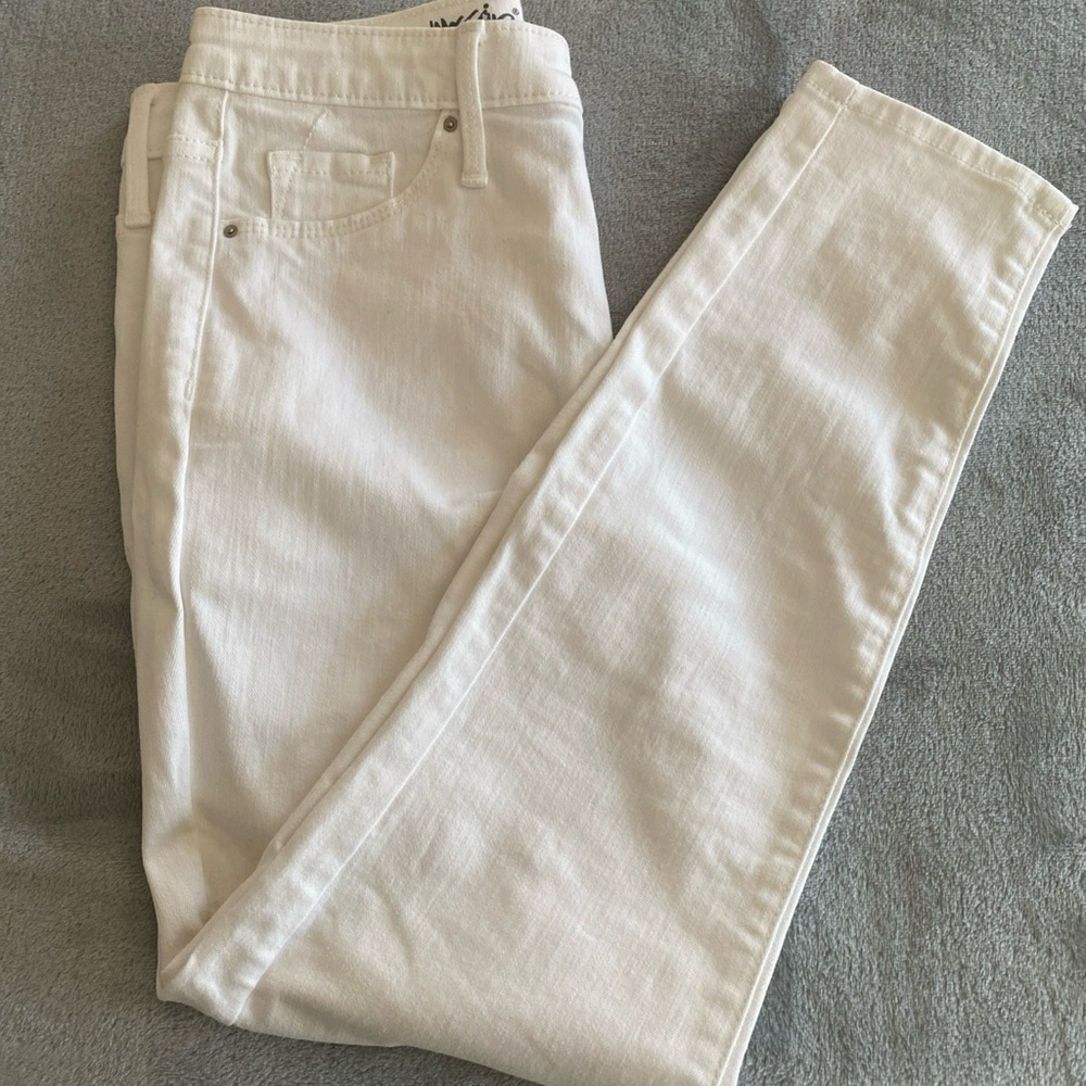 Mossimo Supply Co. Women's Cream Straight Leg Jeans